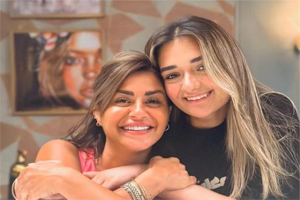 الفنانة منة فضالي وملك احمد زاهر
