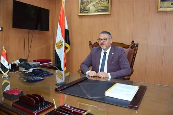 الدكتور سيد جلال مدير فرع التأمين الصحي بالقليوبية