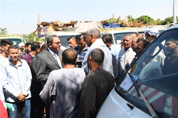 محافظ قنا يتفقد مجمع مواقف الأجرة 