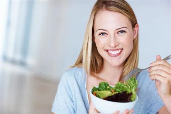أطعمة مفيدة تساعدك على تحسين مزاجك