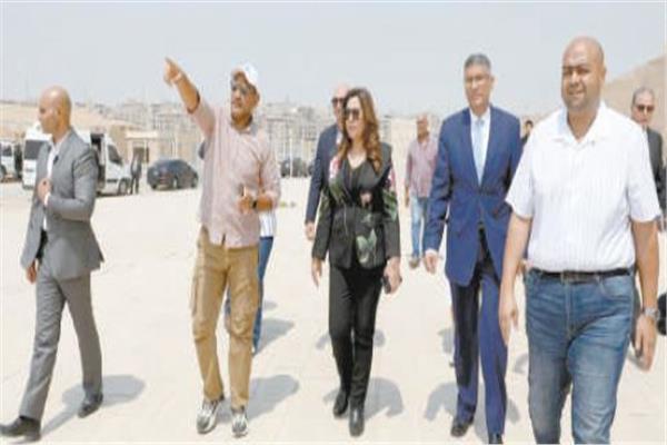 وزيرة التنمية المحلية خلال تفقد منطقة المتحف الكبير
