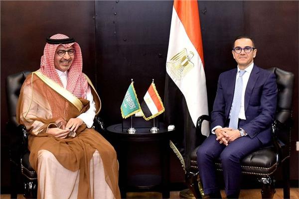 وزير الاستثمار والتجارة الخارجية والسفير السعودي بالقاهرة