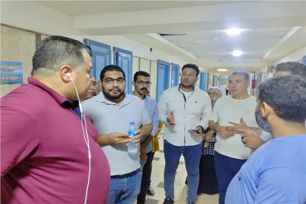 وكيل وزارة الصحة بمطروح يتفقد مصابي حريق المستشفى