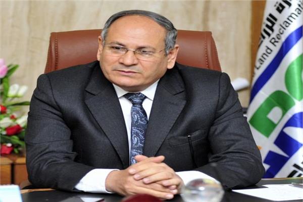 الدكتور عادل عبدالعظيم رئيس مركز البحوث