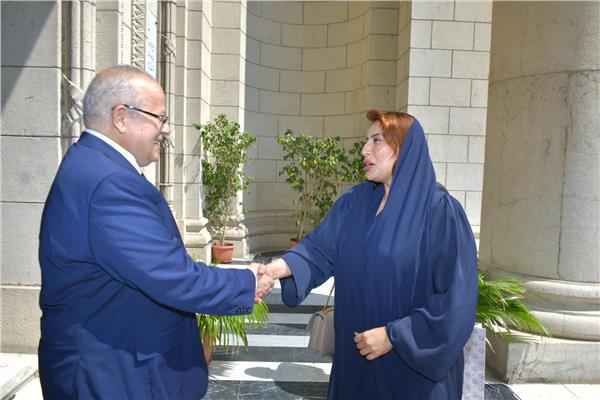  الدكتور محمد الخشت رئيس جامعة القاهرة وسفيرة الإمارات