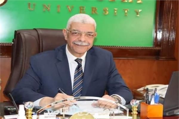الدكتور أحمد القاصد رئيس الجامعة