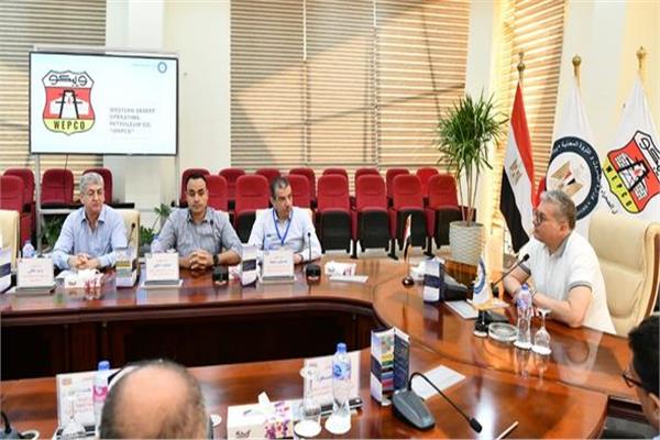 وزير البترول يتفقد تسهيلات ميناء الحمراء البترولى 