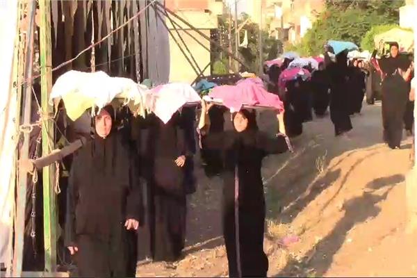 طوابير من السيدات  في عزاء المنتجين الثلاثة بالغربية 