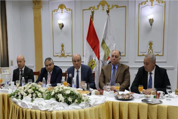 اجتماع وزير الطيران