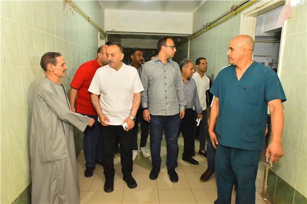 محافظ أسيوط يفاجئ مستشفى القوصية 
