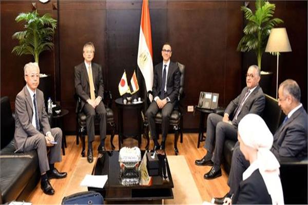 وزير الاستثمار والتجارة الخارجية يستقبل سفير اليابان بالقاهرة
