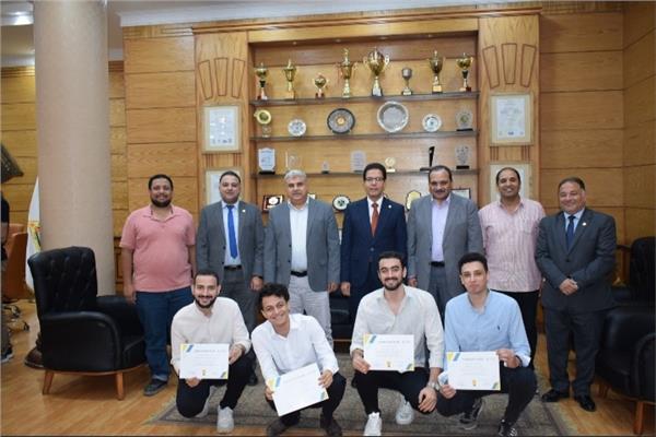 تكرم طلاب المتميزين بالمسابقات البرمجية