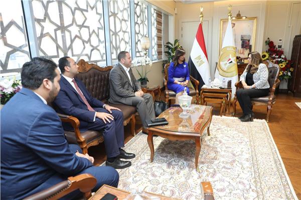 استقبال الدكتورة منال عوض للسفيرة نبيلة مكرم