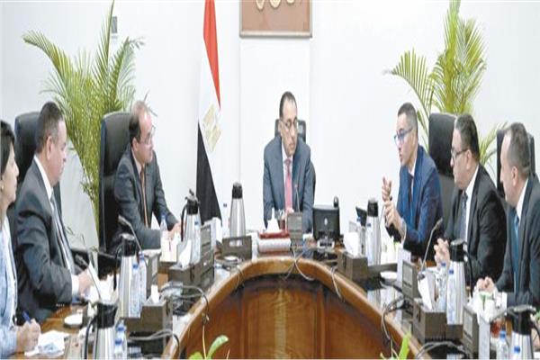 د. مصطفى مدبولى خلال ترؤسه اجتماعا لمتابعة عمل منظومة التسجيل المسبق للشحنات 
