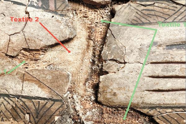 ■ المواد اللاصقة الموجودة بالقناع تحتوى على الكولاجين المستخرج من جلد الحمار