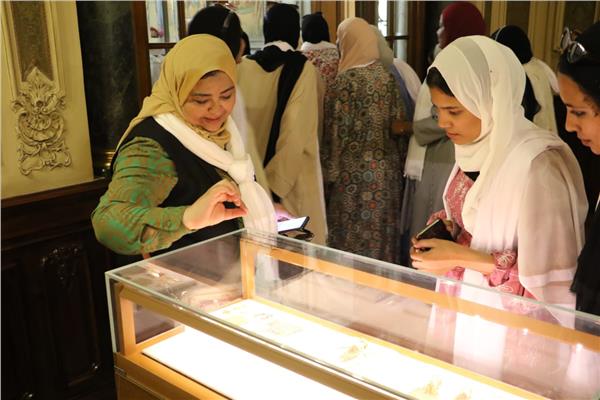متحف المجوهرات الملكية بالإسكندرية يستقبل 120 فتاة من المحافظات الحدودية