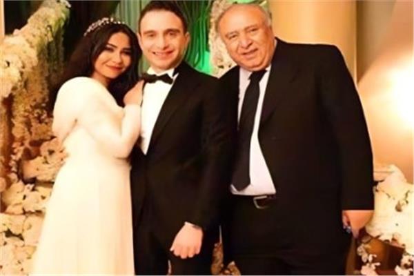 شيرين عبدالوهاب و حسام حبيب ووالده