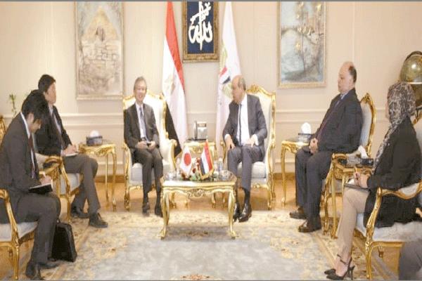 وزير الطيران المدنى خلال استقباله رئيس اتحاد جمعيات المستثمرين
