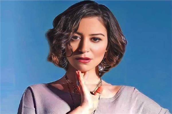 الفنانة منة شلبي