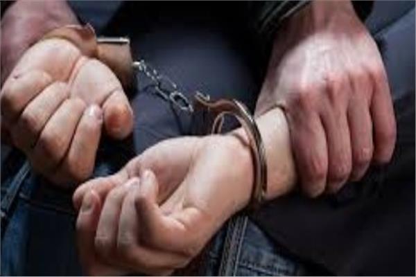 القبض على شخص يدير تطبيق لاستقطاب الفتيات