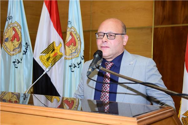 الدكتور حسان النعماني رئيس جامعة سوهاج