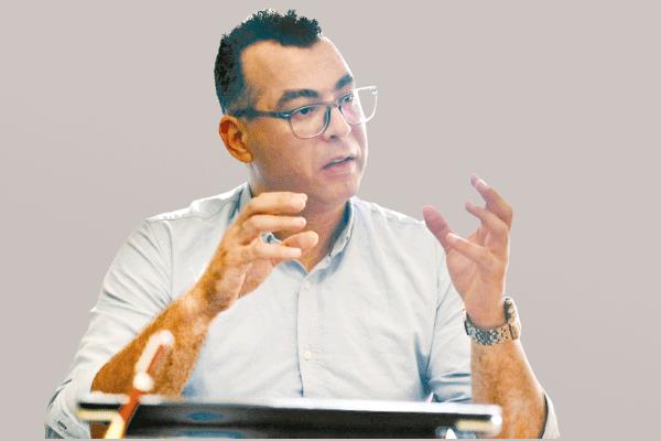 د. أحمد سعيد أستاذ القانون التجارى الدولى