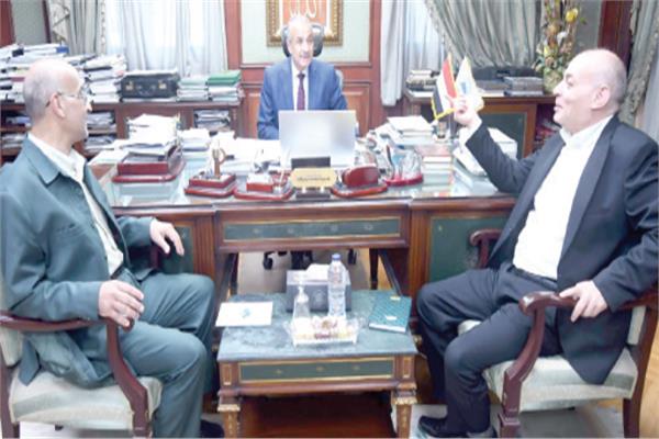 د.أحمد ضياء الدين وحاتم نعام في حوار مع رئيس الجهاز المركزى للتعبئة العامة والإحصاء