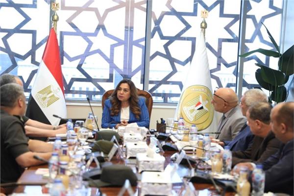 الدكتورة منال عوض تتابع مستجدات الاجراءات الخاصة بالتصالح في مخالفات البناء