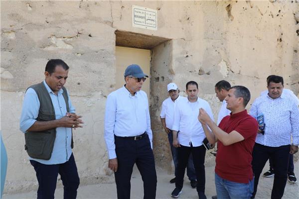محافظ المنيا يزور عدداً من الأماكن الأثرية