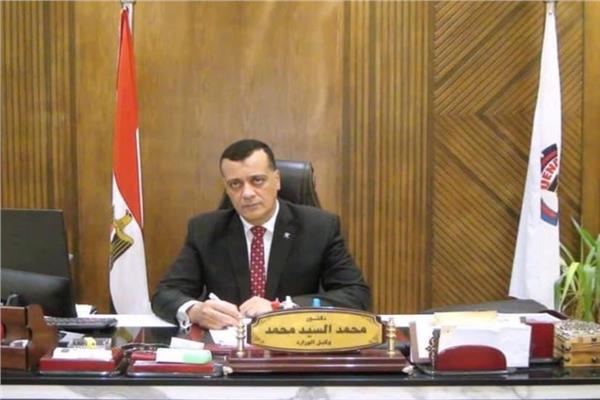 الدكتور محمد السيد وكيل وزارة التربية والتعليم بقنا