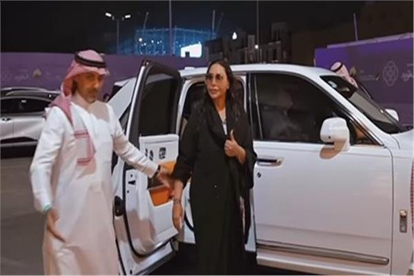  الفنانة أحلام الشامسي