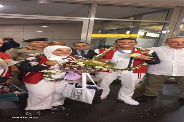 أبطال مصر يعودون لأرض الوطن