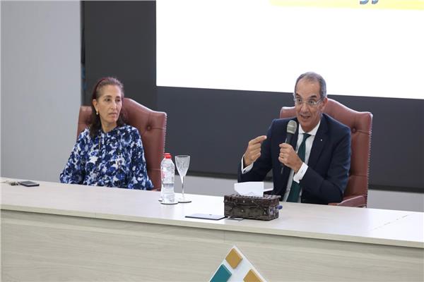 د. عمرو طلعت وزير الاتصالات وتكنولوجيا المعلومات