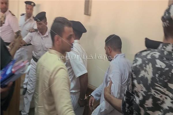 سفاح التجمع خلال الجلسة 