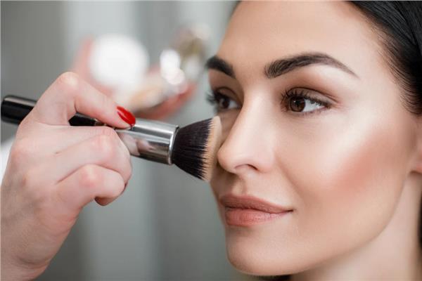  خطوات بسيطة لوضع المكياج بسهولة