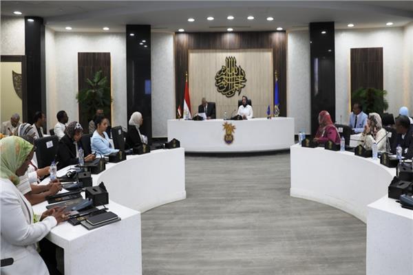 اللواء دكتور إسماعيل كمال محافظ أسوان خلال الاجتماع