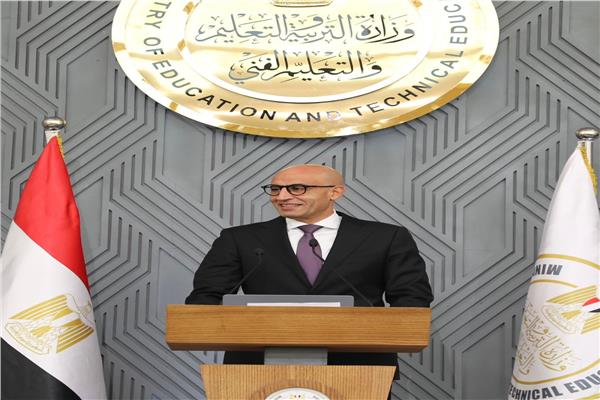 وزير التربية والتعليم محمد عبد اللطيف