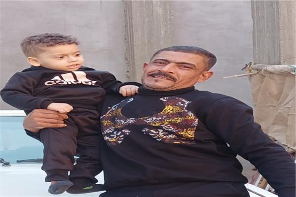 المجني عليه مع طفلة