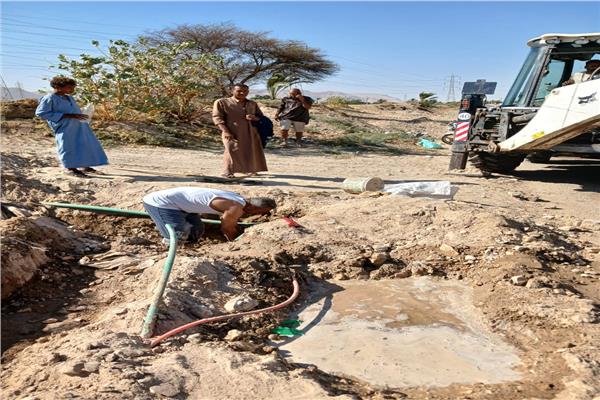 إزالة خط مياة غير مرخص بقنا