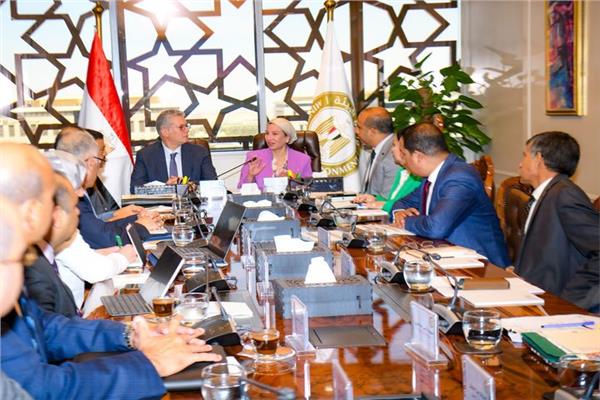 وزيرا البترول والبيئة يبحثان عدد من ملفات العمل المشترك بين الوزارتين