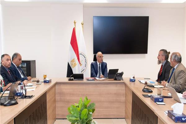 هاني سويلم وزير الموارد المائية والرى وجيرمن هوبكنس ممثل منظمة الأمم المتحدة للطفولة