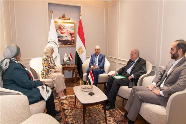 وزير الري خلال استقباله سفيرة مملكة البحرين