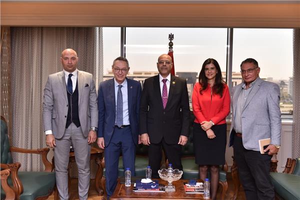 وزير العمل يستقبل وفدا من مجلس إدارة جمعية رجال الأعمال بالإسكندرية