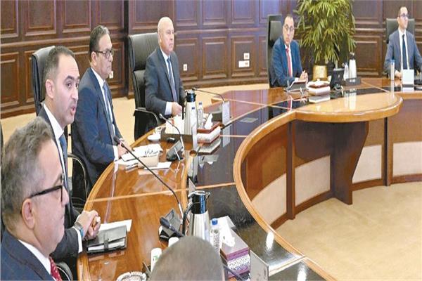 د.مصطفى مدبولى خلال لقائه مُمثلى شركة «نيسان مصر»