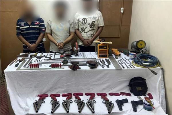 ضبط 3 أشخاص في شبرا الخيمة