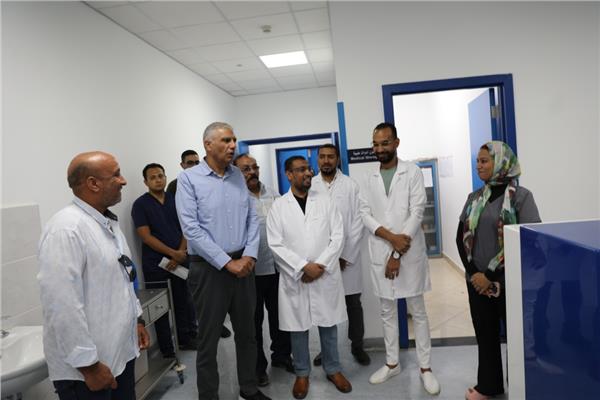محافظ أسوان يتفقد مشروع إحلال وتجديد المبنى الجديد