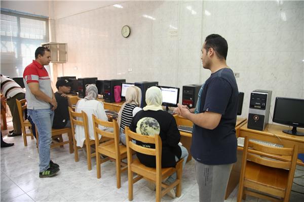 جانب من أعمال التنسيق الإلكتروني بجامعة الفيوم