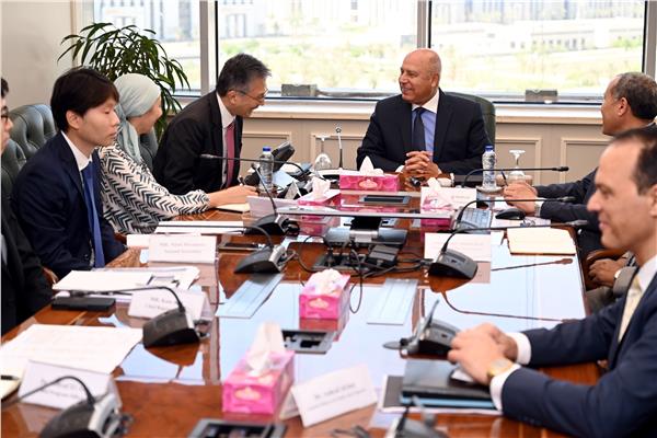 وزير النقل يبحث مع السفير الياباني مد الخط الرابع للمترو شرقا إلى العاصمة الإدارية 