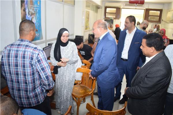 الدكتور حسان النعماني رئيس جامعة سوهاج خلال الجولة 