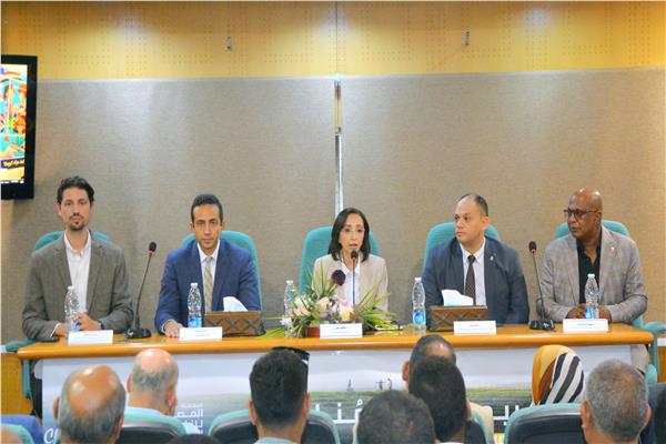  الدكتورة جاكلين عازر  محافظ البحيرة